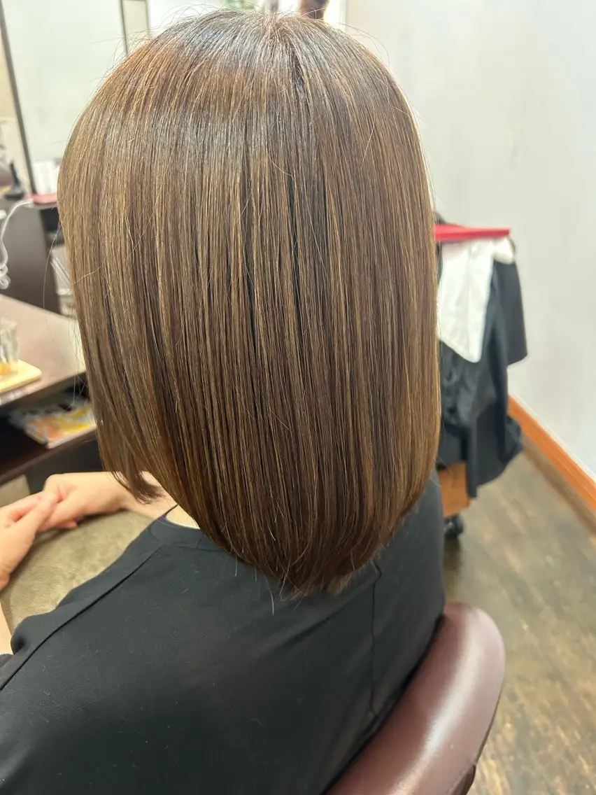 ミディアム カラー ベージュカラー ハイライトカラー インナーカラー ボブ ハイライト ヘアカラー トリートメント 康本将輝 🦩髪質改善🦩のヘアスタイル