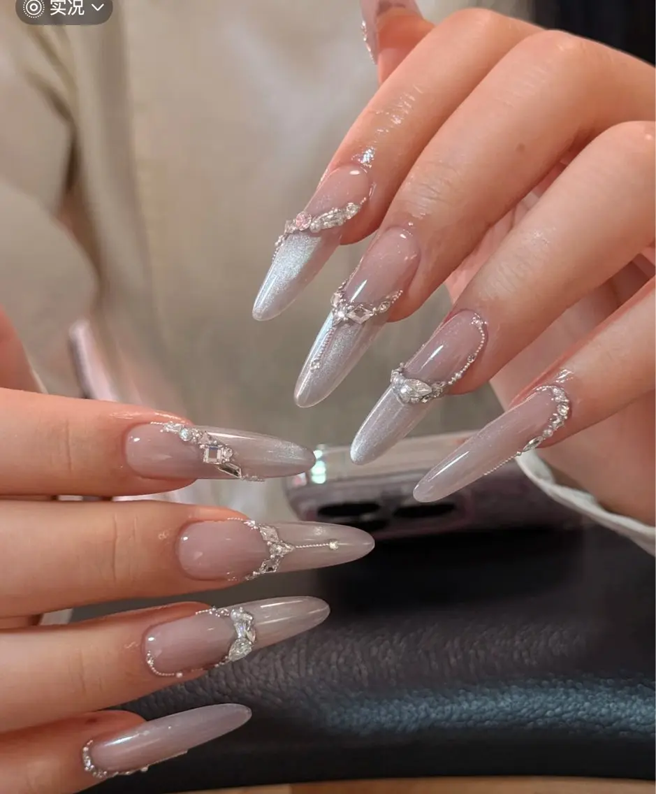 ネイル フットネイル フレンチネイル グラデーション ハート 韓国ネイル ハンドネイル Lynn_ Nailのネイルデザイン