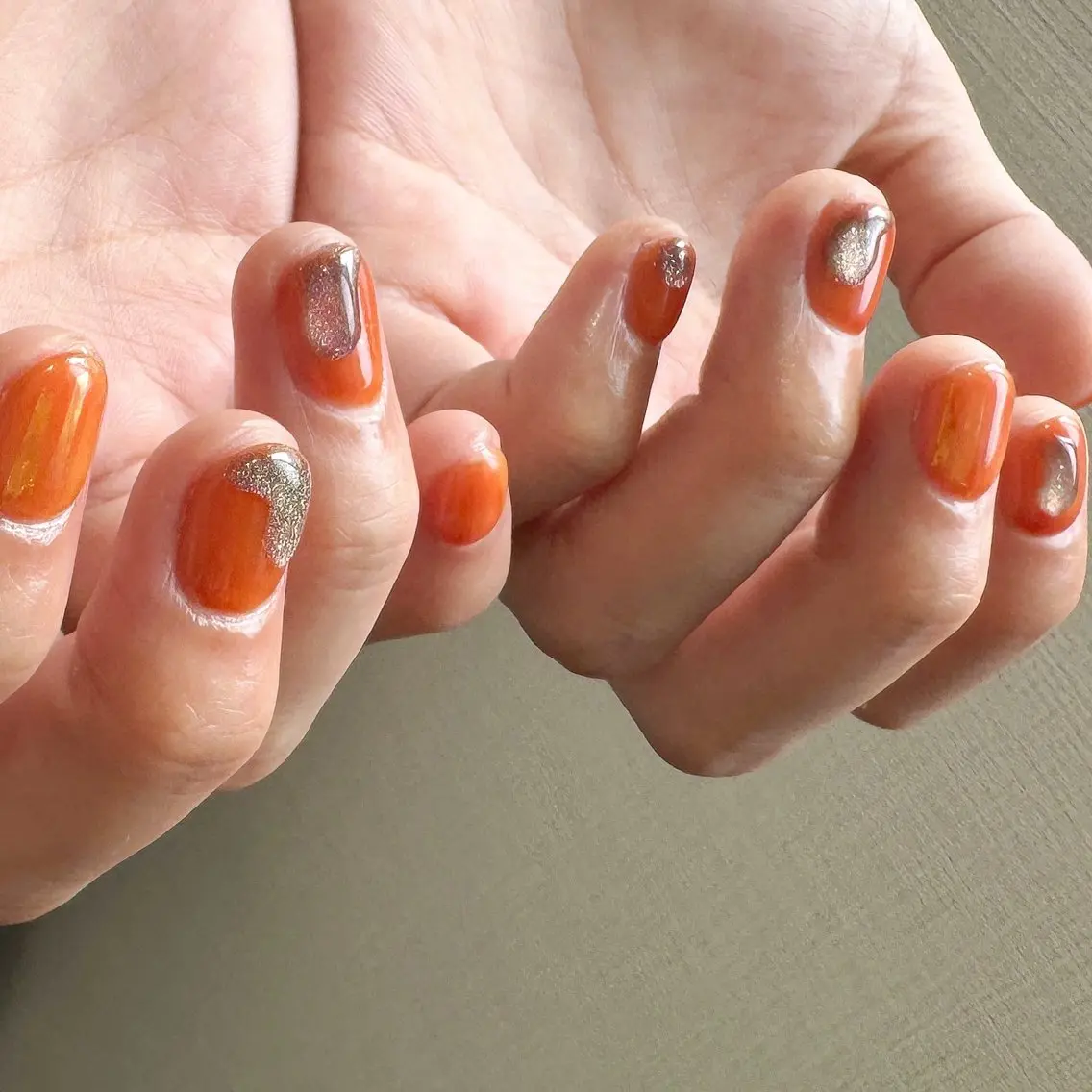 ネイル オーロラネイル ブラウン マグネットネイル ニュアンスネイル オレンジ ハンドネイル pointillé .ayaのネイルデザイン