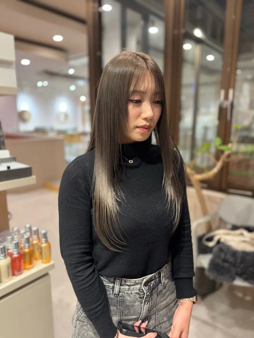 ロング カラー ブリーチ 透明感カラー グレージュ レイヤーカット カット ヘアカラー AYATO 'のヘアスタイル