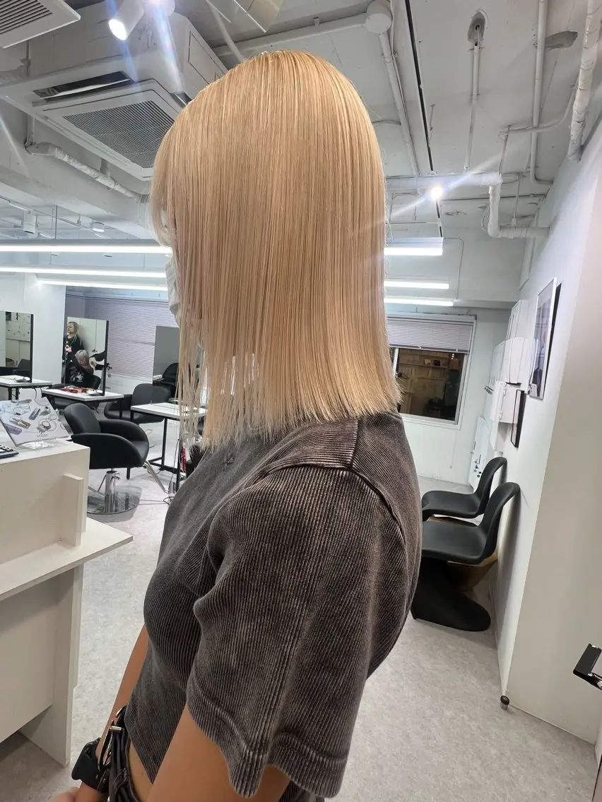 ロング カラー アッシュ ベージュカラー ブリーチ ブロンド ブロンドベージュ ヘアカラー 💍モテる艶髪 透明感カラー💖のヘアスタイル