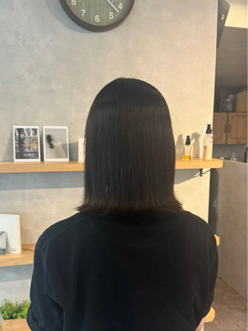 ミディアム カット 縮毛矯正 トリートメント 小泉 果穂のヘアスタイル