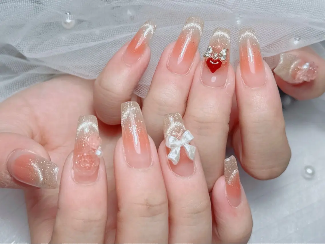 ネイル オーロラネイル チークネイル 長さ出し フットネイル フレンチネイル NaNa nailのネイルデザイン
