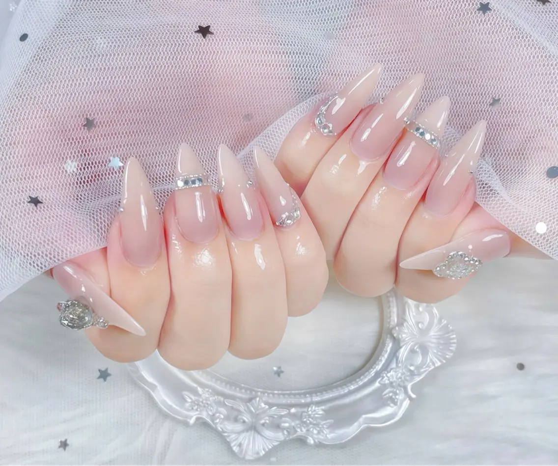 ネイル チークネイル 長さ出し フレンチネイル ジェルネイル グラデーション ハンドネイル THANHTHANH NAILのネイルデザイン