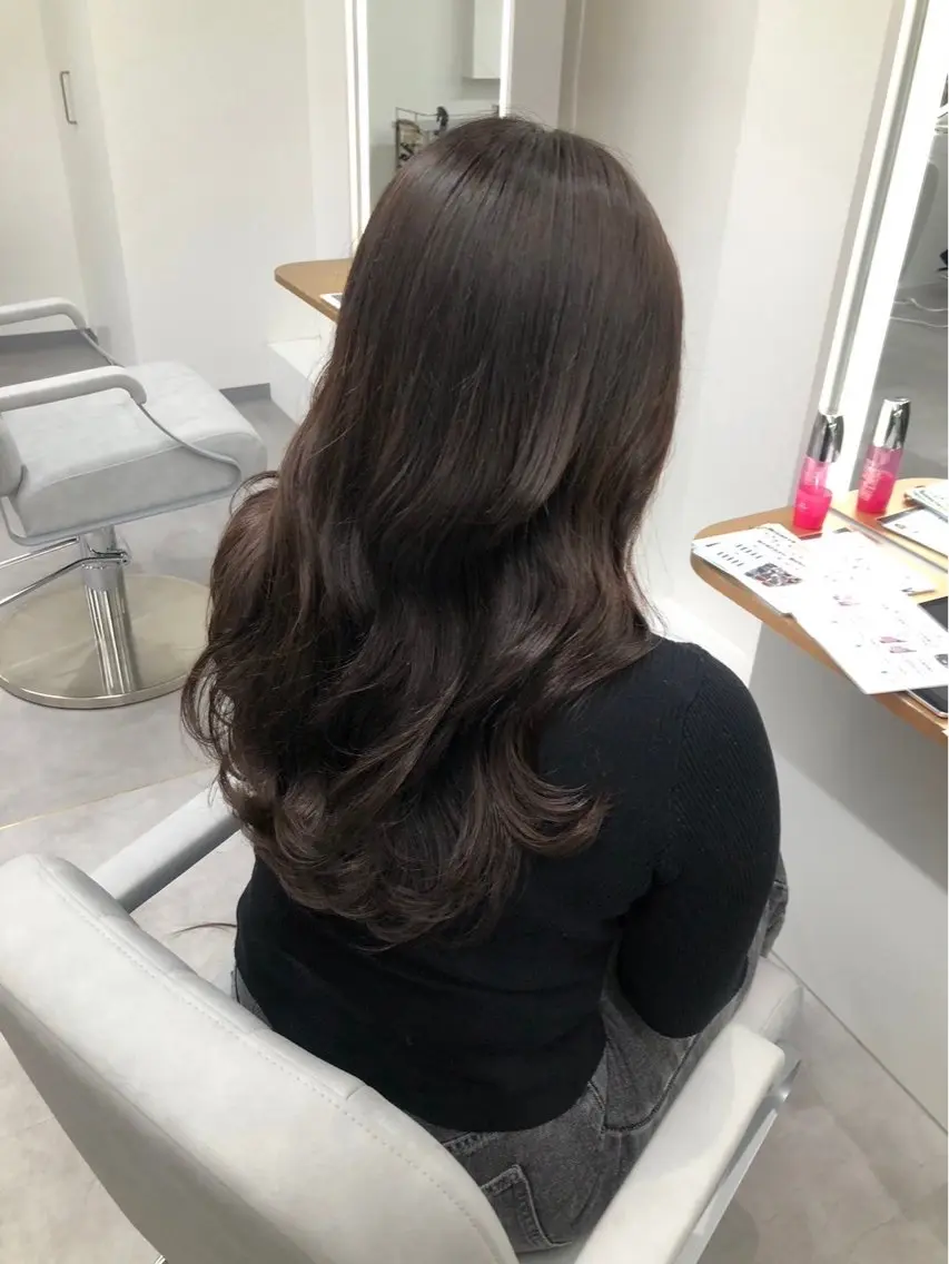 セミロング ヘアカラー 岡本 愛梨のヘアスタイル