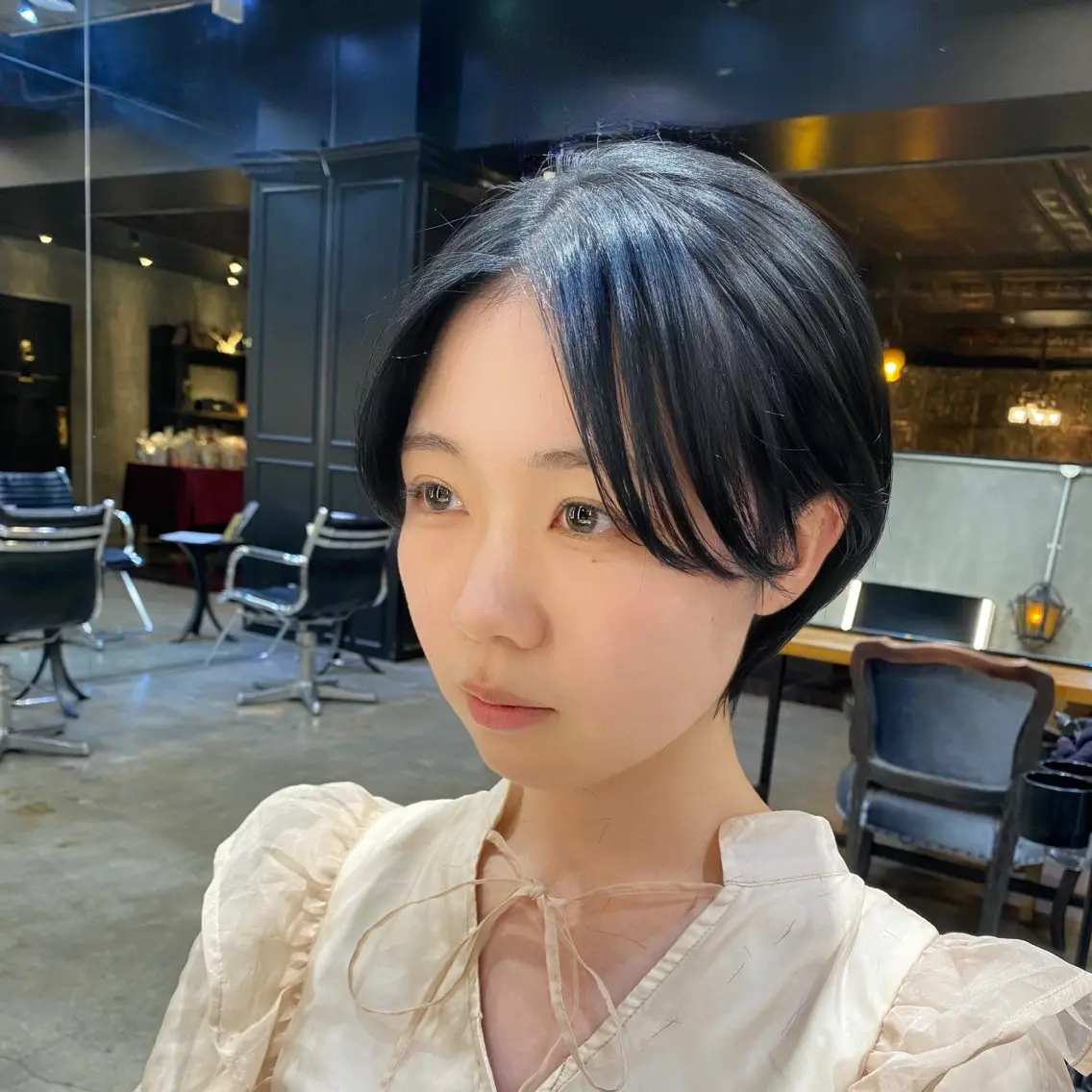 ショート カラー 黒髪 ブルーカラー ブルーブラック ショートヘア カット ヘアカラー トリートメント 透明感カラー🌿 グレージュ🐺陽介のヘアスタイル