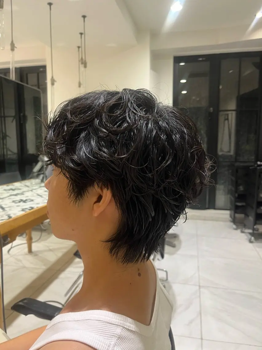ショート パーマ メンズ メンズパーマ ナミ🩶暗髪/暖色 ❤️/透明感/縮毛のヘアスタイル