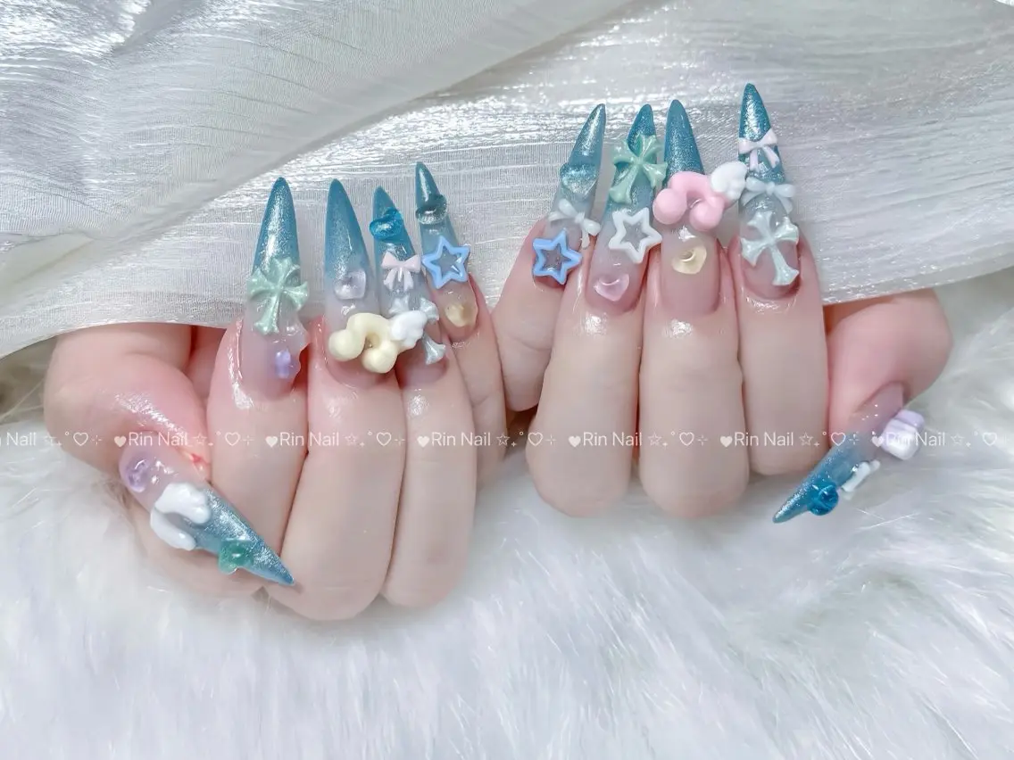 ネイル ブルー フラッシュネイル フラワーネイル ホログラムネイル キラキラネイル ハンドネイル Rin Nail 新大久保店のネイルデザイン