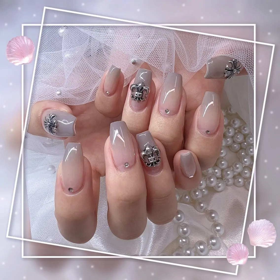 ネイル チークネイル フレンチネイル グラデーション マグネットネイル マグネットフレンチ ハンドネイル Chill Nailsalonのネイルデザイン