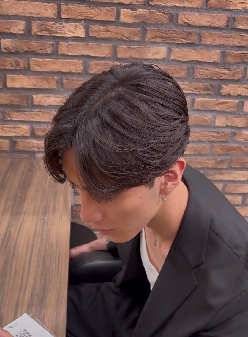 パーマ メンズ センターパート メンズパーマ カット パーマ ヘアセット 大流行No.1メン ズヘアー流行先端🔥のヘアスタイル