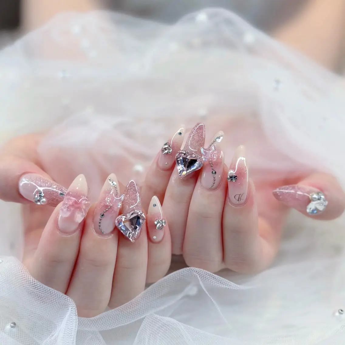 ❣️ミニモ限定価格❣️ ワンホン/韓国🎀10本チップ長さだし付!有料パーツつけ放題持ち込みアートコース✨の写真
