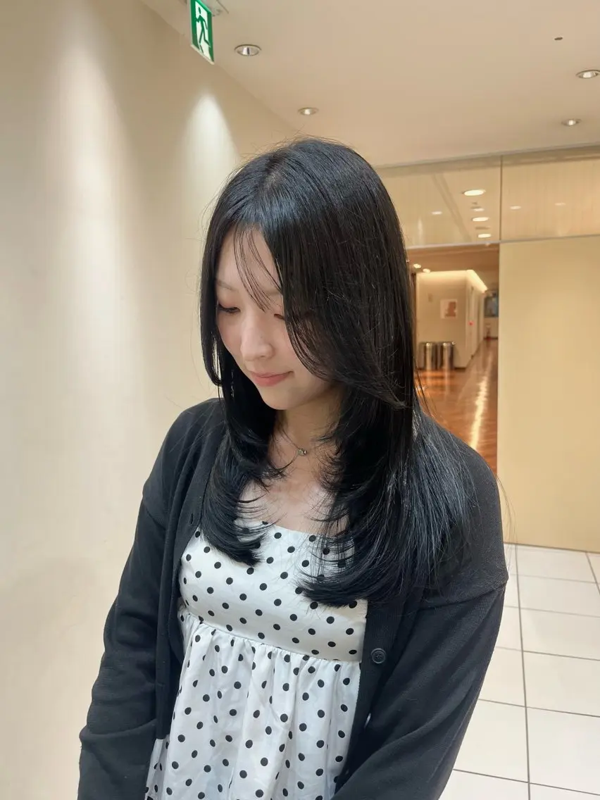 ロング カラー ハイレイヤー レイヤーカット 新開 夏菜のヘアスタイル