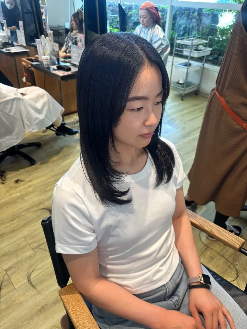 ミディアム ミディアムレイヤー 顔周りカット レイヤーカット カット 工藤 璃乃 /ぱつっとボブのヘアスタイル