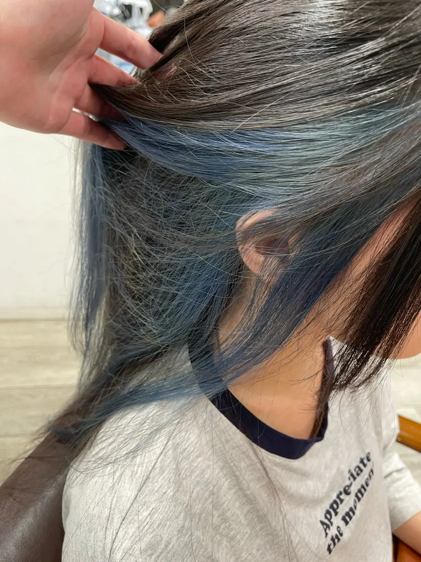 カラー 青木 麻椰のヘアスタイル
