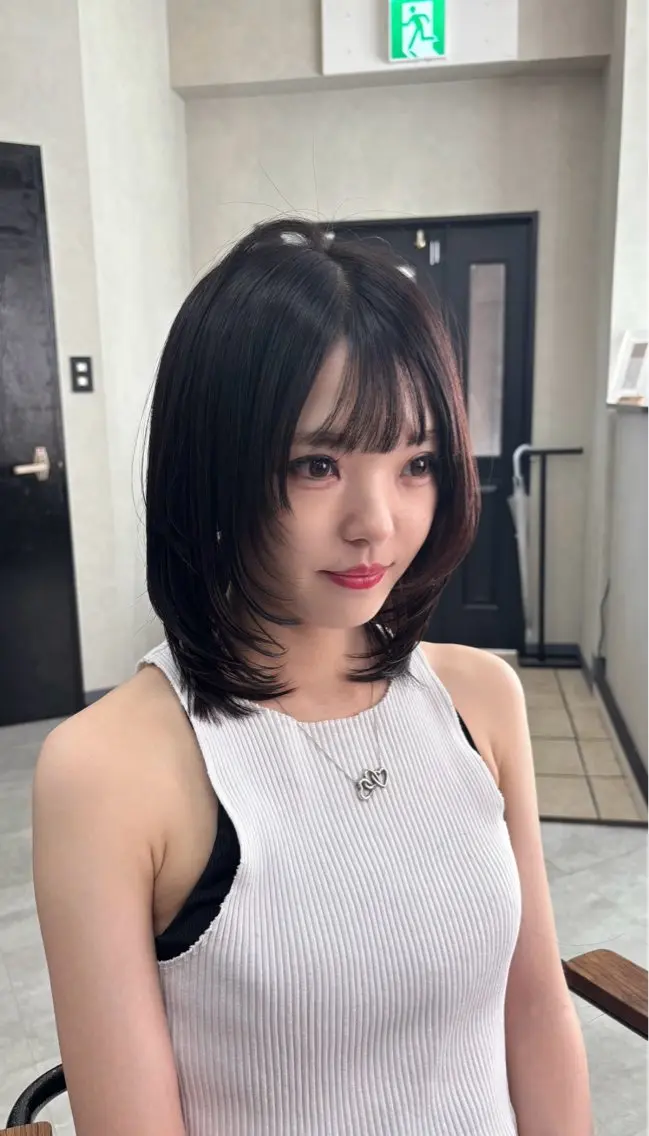 ミディアム カット ｶﾉ /  垢抜けレイヤーのヘアスタイル