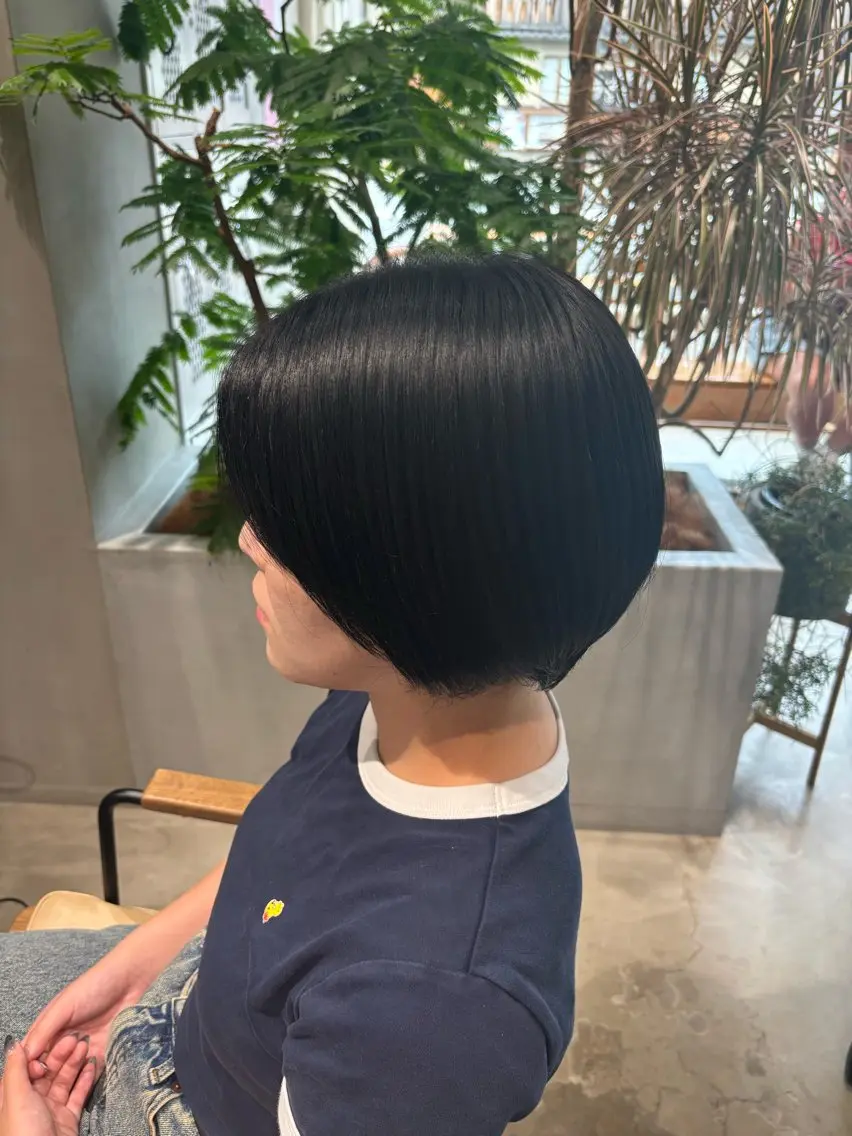 ショート カラー 黒髪 ブルーカラー 兵頭 美羽のヘアスタイル