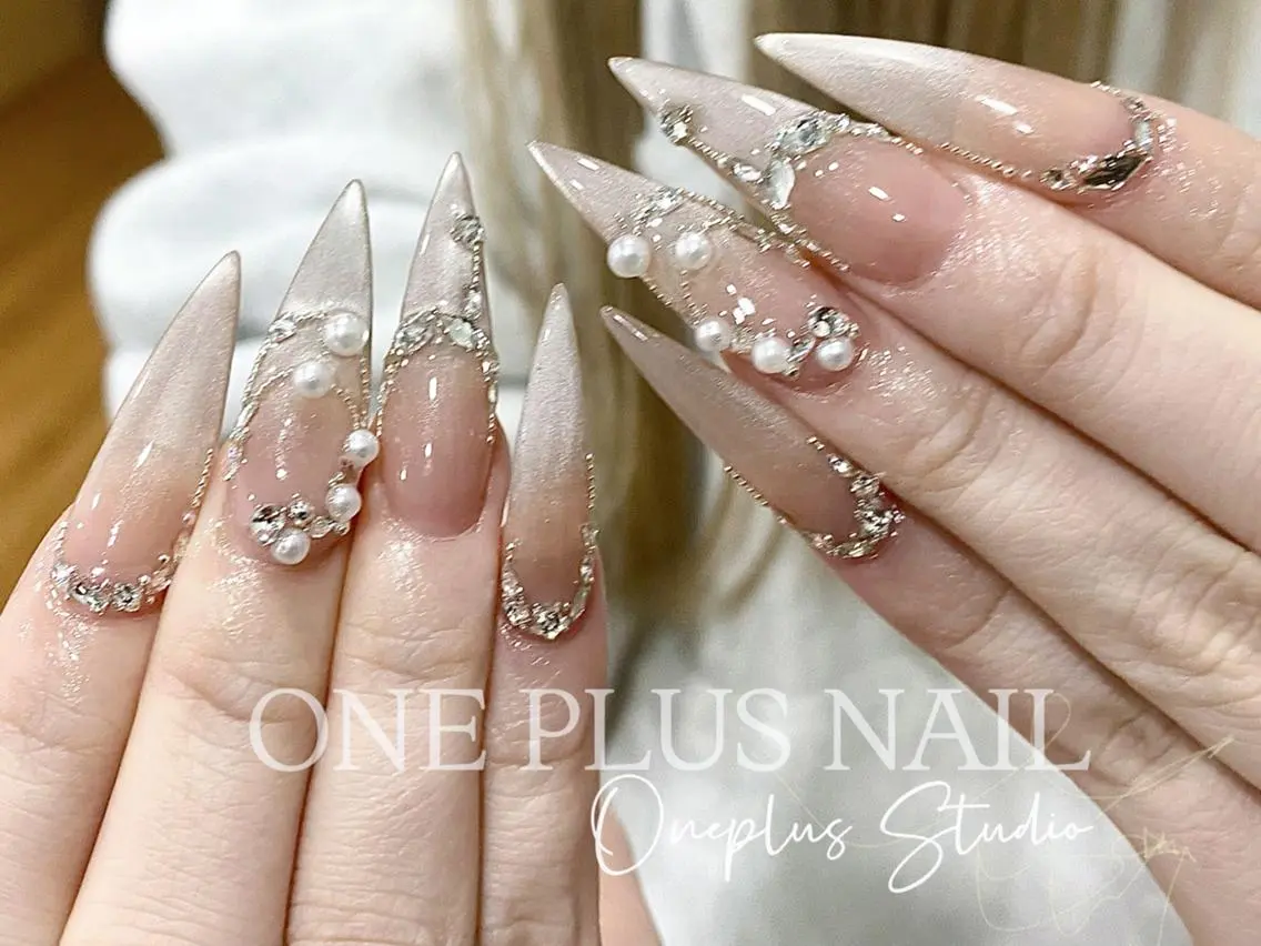 ネイル ロングネイル スカルプネイル スーパーロングネイル ネイルチップ 冬ネイル ハンドネイル ハンドケア One Plus Nail Salonのネイルデザイン