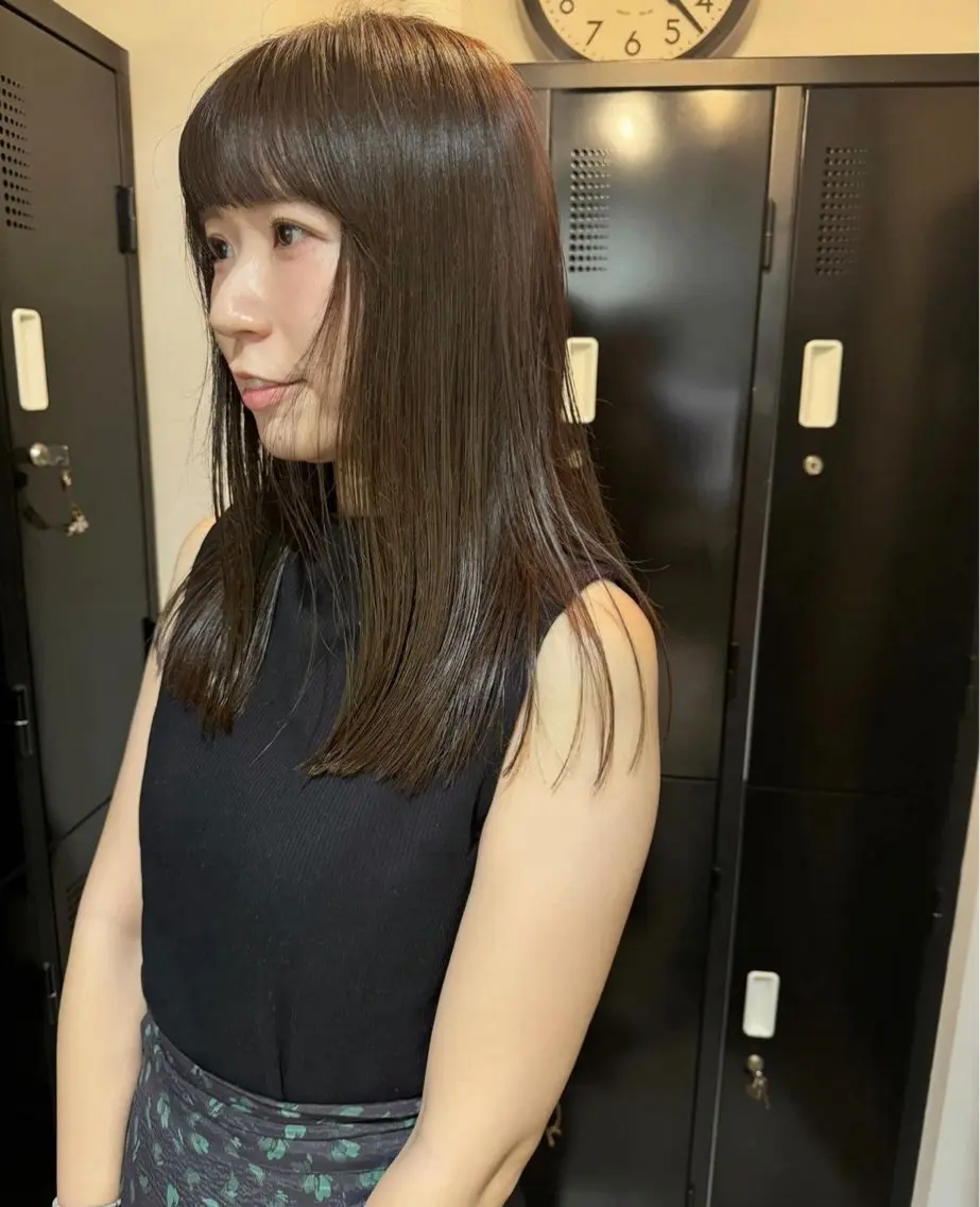 セミロング カット 似合わせレイヤー ＆縮毛矯正のヘアスタイル