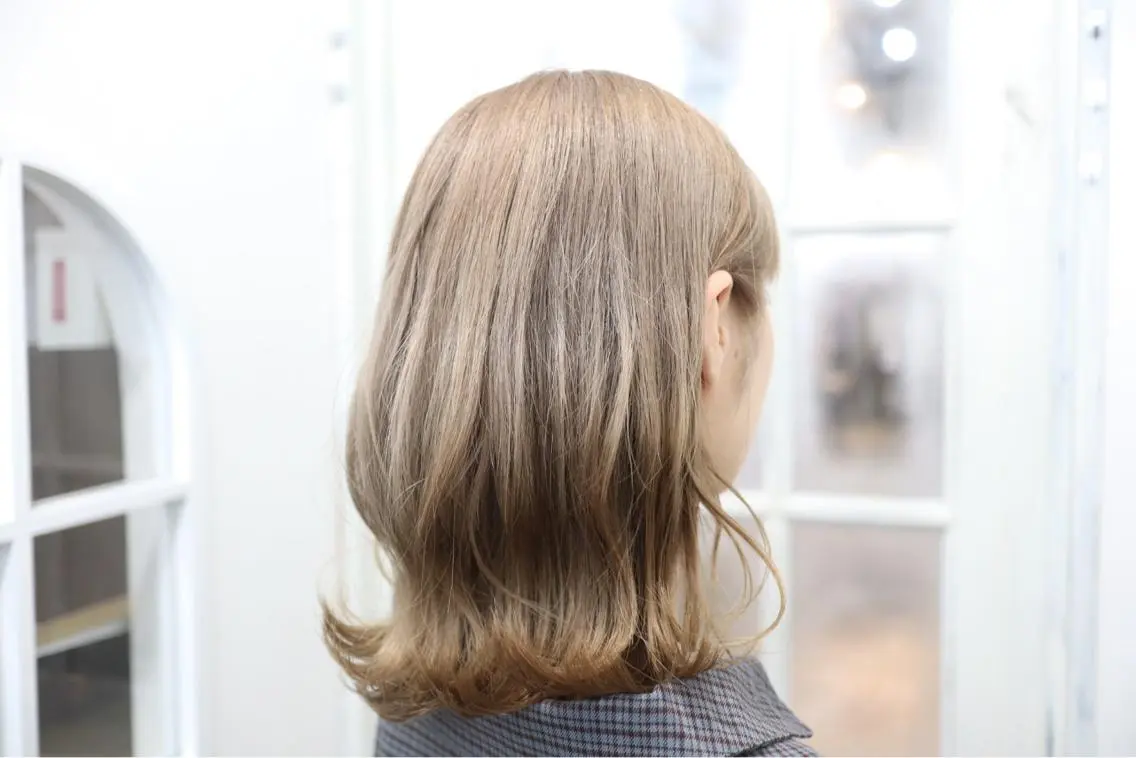 セミロング カラー アディクシーカラー ベージュカラー ブリーチ ケアブリーチ ダブルカラー ヘアカラー トリートメント ✨池袋ブリーチ特化 Hibiki✨のヘアスタイル