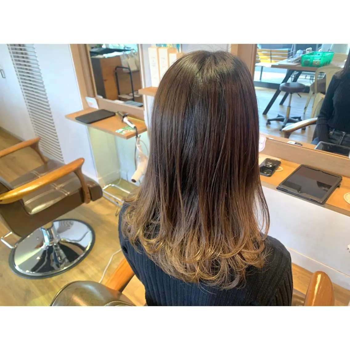 ロング カラー ベージュカラー グラデーションカラー ミルクティーベージュ ヘアカラー トリートメント ツキダテ ユイのヘアスタイル
