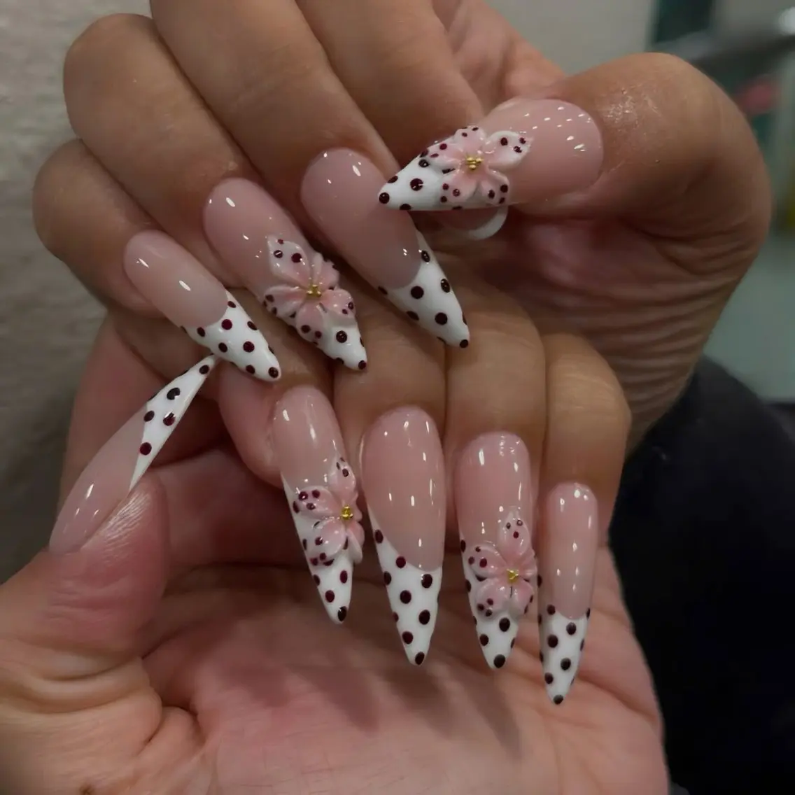 ネイル ドット フラワーネイル フレンチネイル ジェルネイル ガーリー ハンドネイル Umee Nailのネイルデザイン