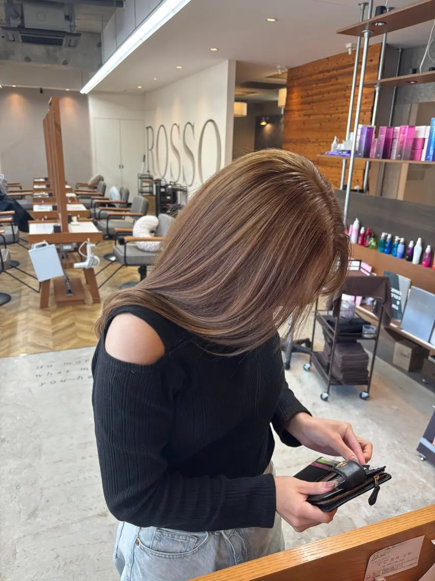 セミロング 伊波 さやかのヘアスタイル