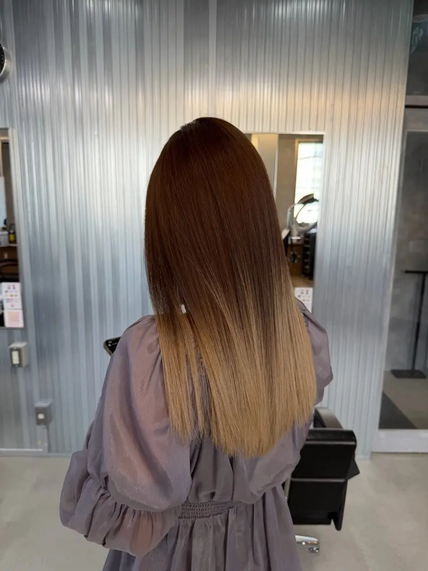 ロング カラー ベージュカラー ブリーチ ブラウンカラー デザインカラー グラデーションカラー ✂︎SAITOU AKIRA✂︎のヘアスタイル