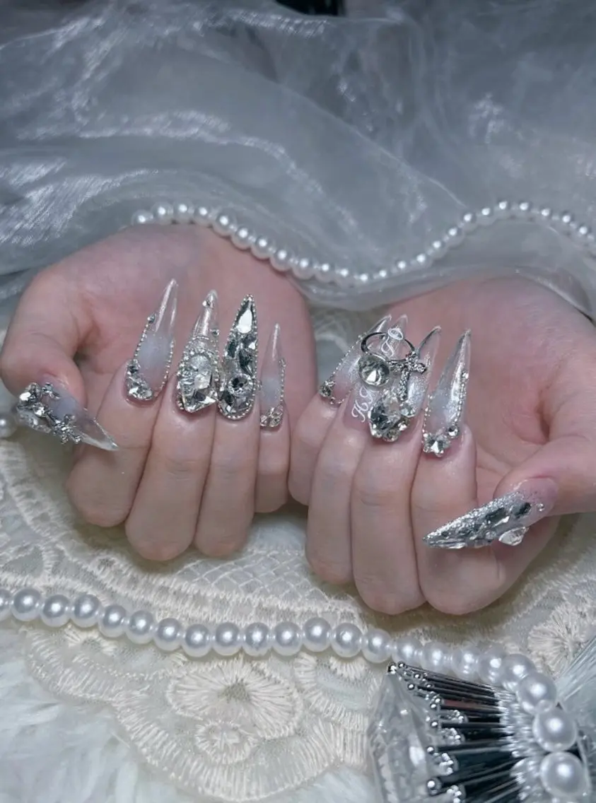 ネイル アートネイル ボルドー フレンチネイル ジェルネイル 氷ネイル・うるうるネイル ハンドネイル Julie Nail Rinのネイルデザイン