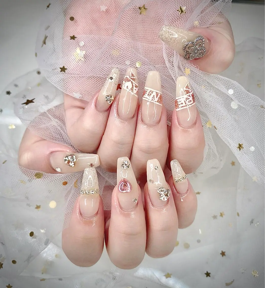 ネイル I-nailロング /ワンホン/キラキラのネイルデザイン