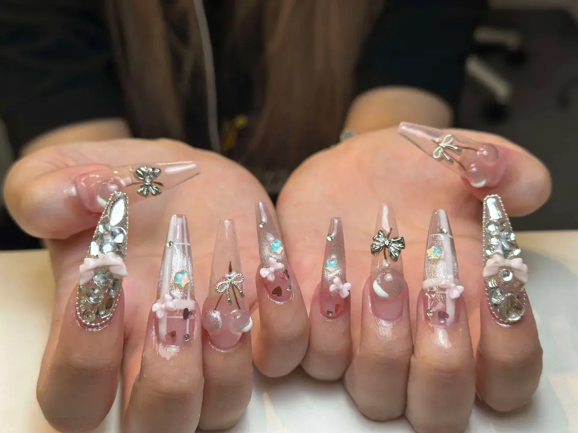 ネイル チークネイル ハート ホログラムネイル ミラーネイル ニュアンスネイル Nie Nail Shinokuboのネイルデザイン