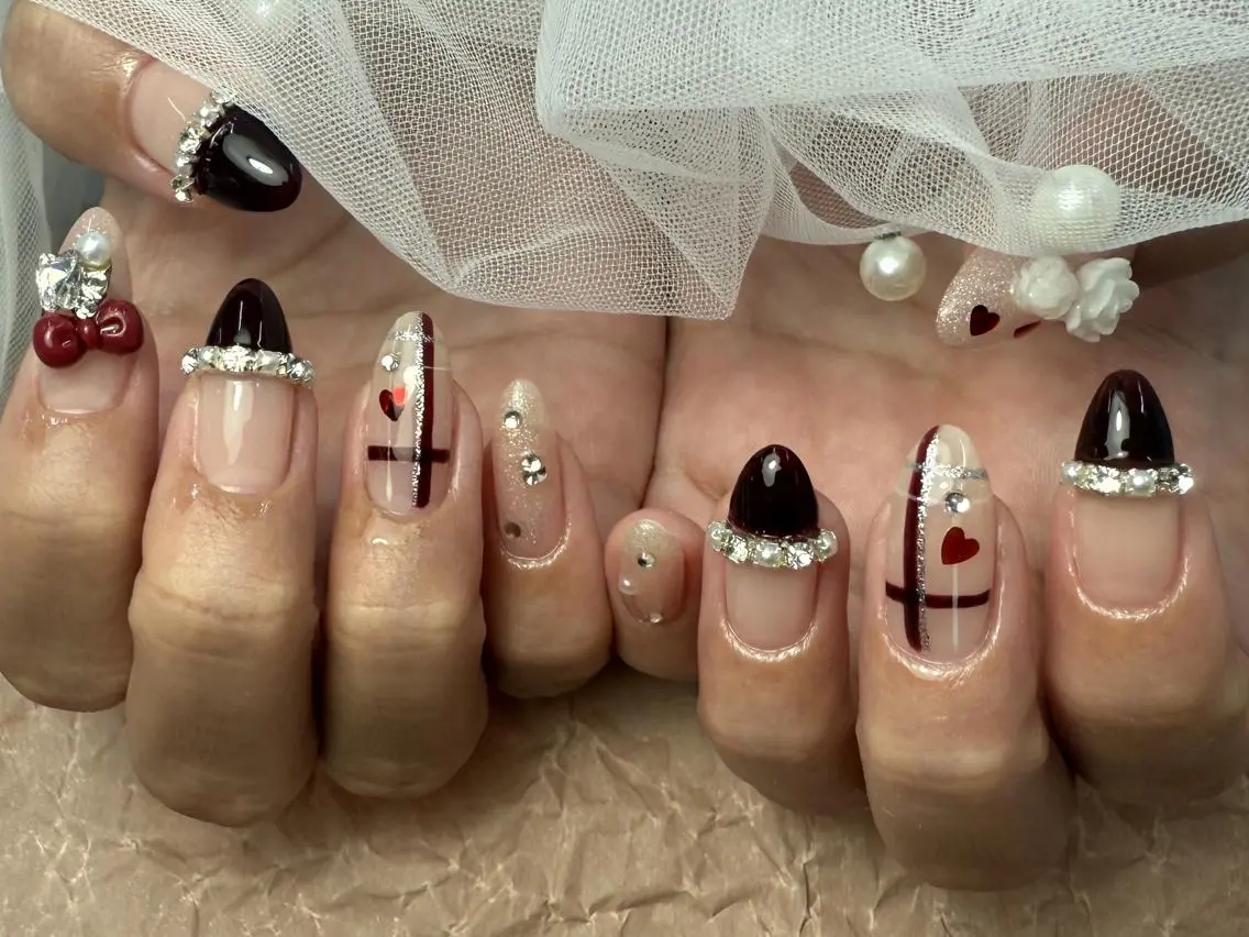 ネイル ハート 赤色 ストーンネイル ハンドネイル ToliyDeliy Nail Salonのネイルデザイン