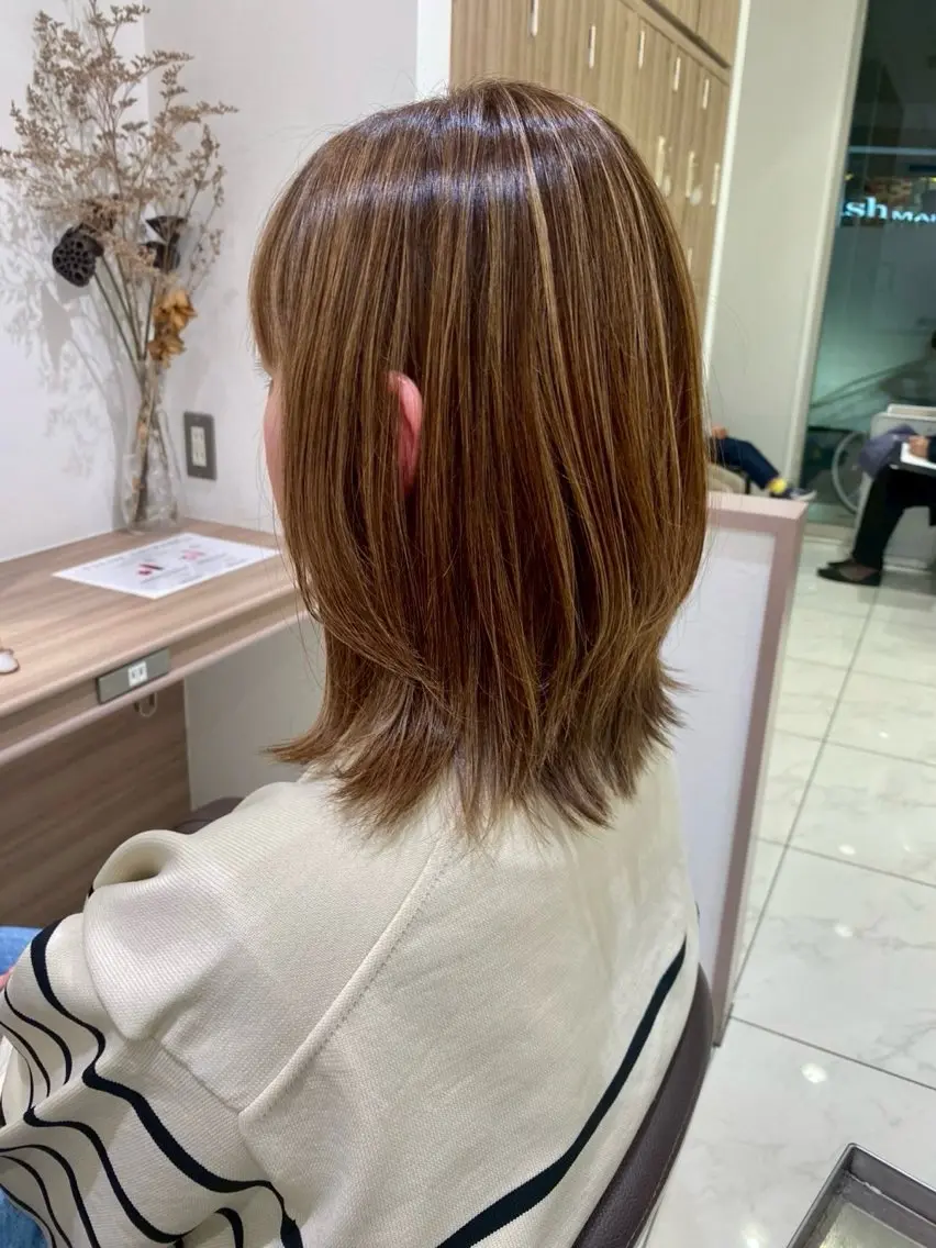 ミディアム カラー ハイライトカラー ハイライト 外ハネヘア 三川 洋樹のヘアスタイル