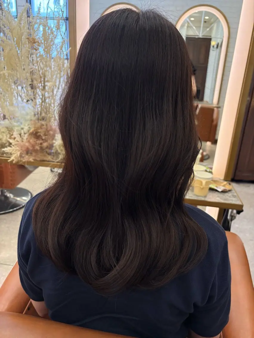 ロング ヘアカラー 湯浅 菜月のヘアスタイル