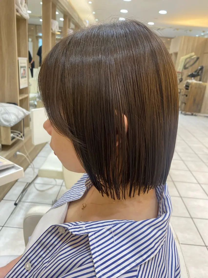 ショート アッシュ ボブ 内山 歩美のヘアスタイル