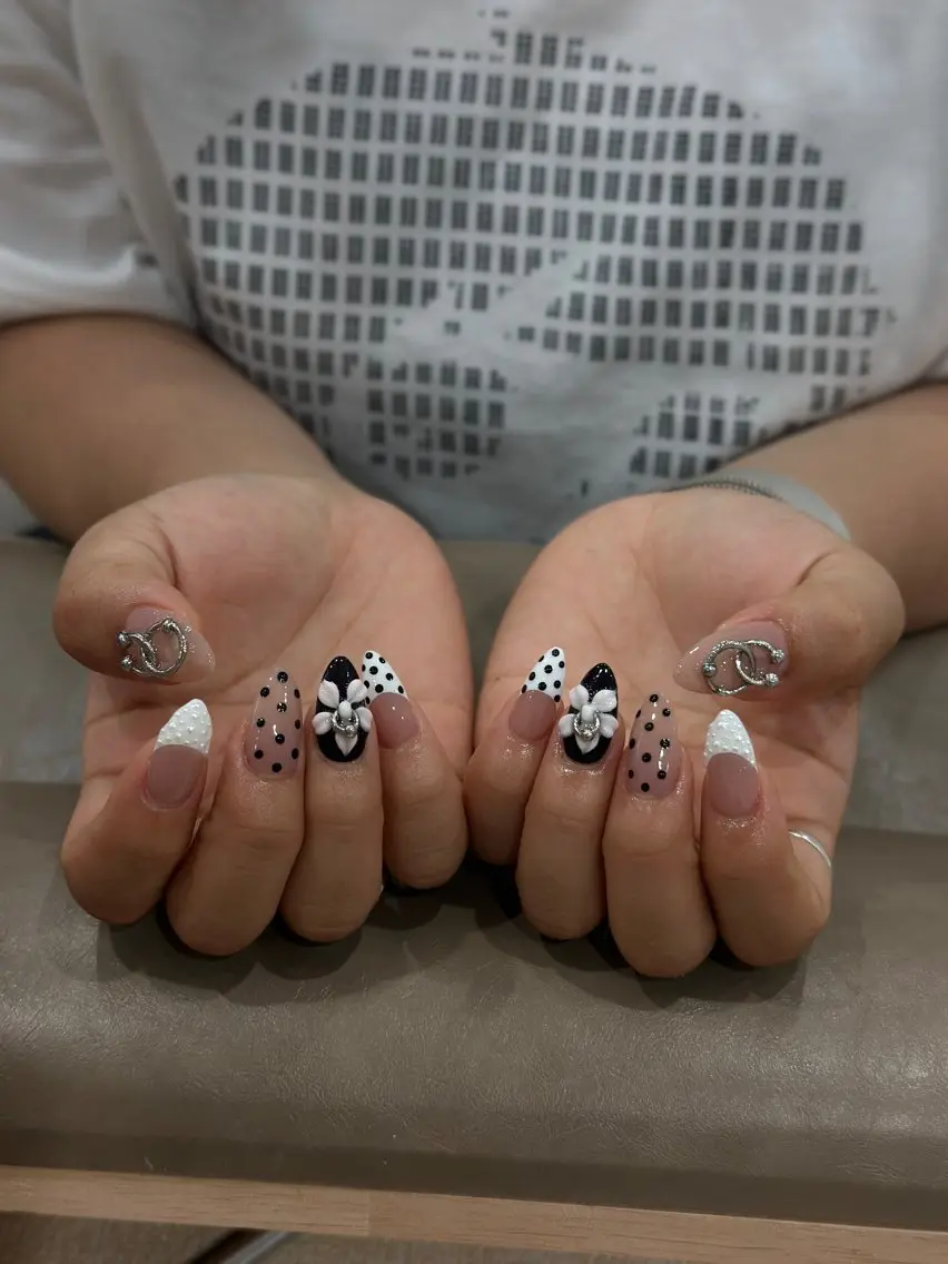 ネイル ジェルネイル 韓国ネイル 持ち込み シンプルネイル ワンホンネイル ハンドネイル 🎀Aura. Yurachanのネイルデザイン