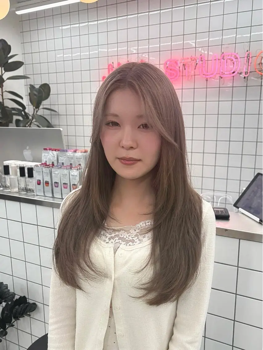 ロング カラー 透明感カラー グレージュ レイヤーカット カット ヘアカラー 🌟ゆりあ🌟 JILLSTUDIOのヘアスタイル