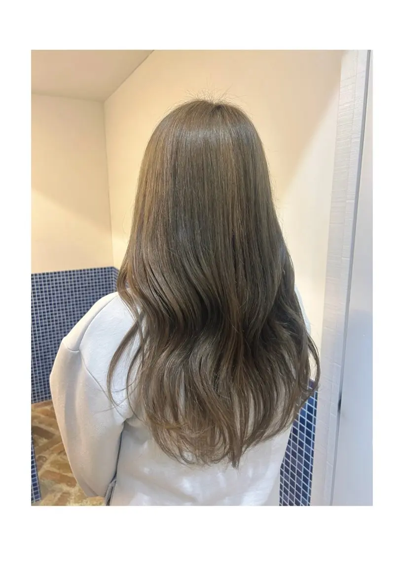 ロング カラー ブリーチ 透明感カラー ヘアカラー 太田 絵麻のヘアスタイル