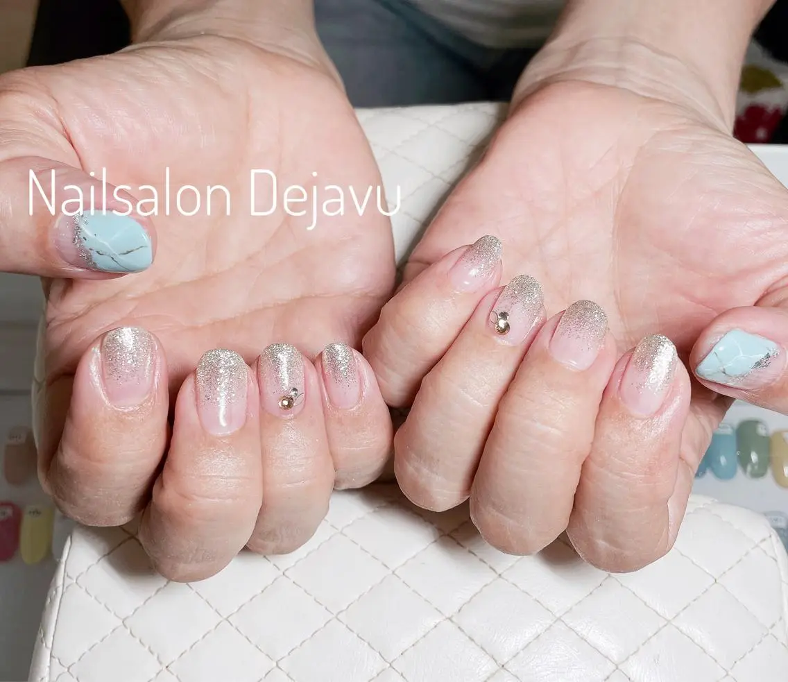ネイル アートネイル ブルー ジェルネイル グラデーション ラメ(グリッター) Nail salon Dejavu 🌿のネイルデザイン