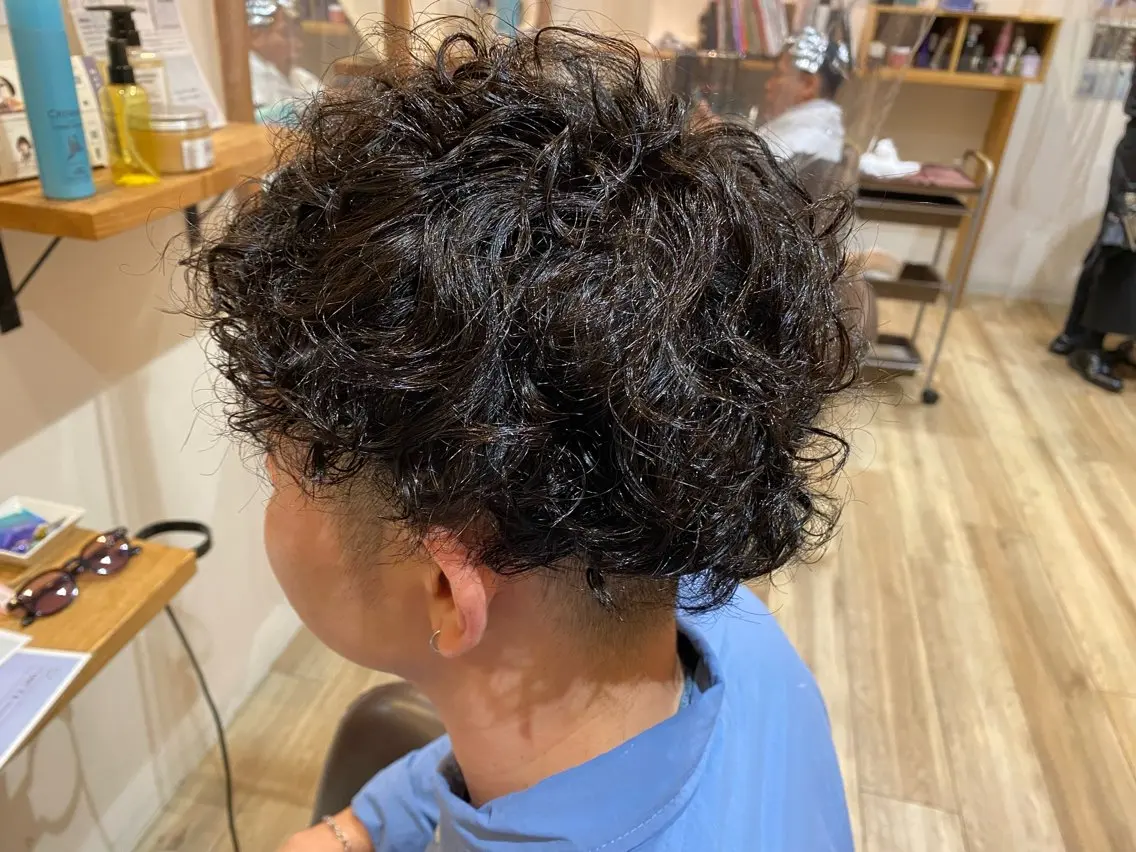 ショート パーマ メンズ メンズパーマ メンズスパイラルパーマ スパイラルパーマ N.取扱いサロン🌼 Airswarm小林のヘアスタイル
