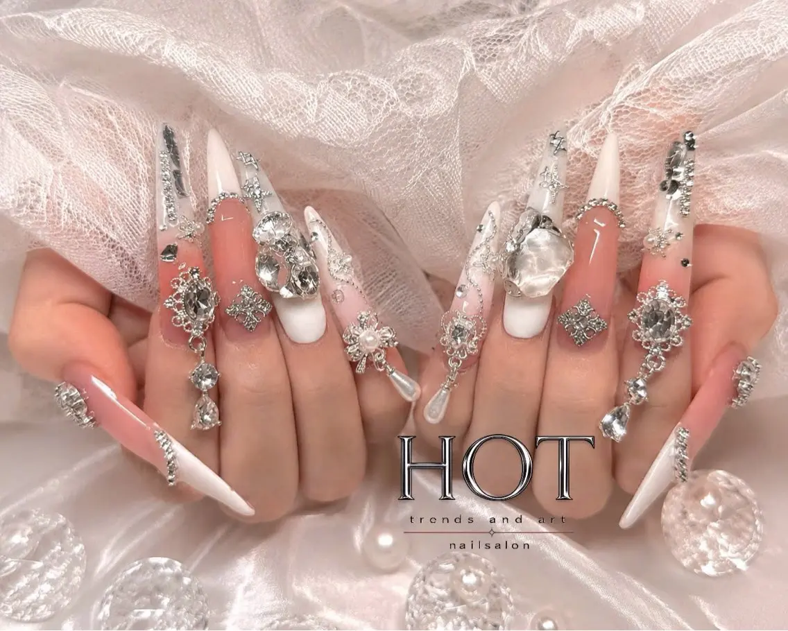 ネイル アートネイル オーロラネイル クリアネイル 長さ出し フレンチネイル ハンドネイル HOT Nail Salonのネイルデザイン