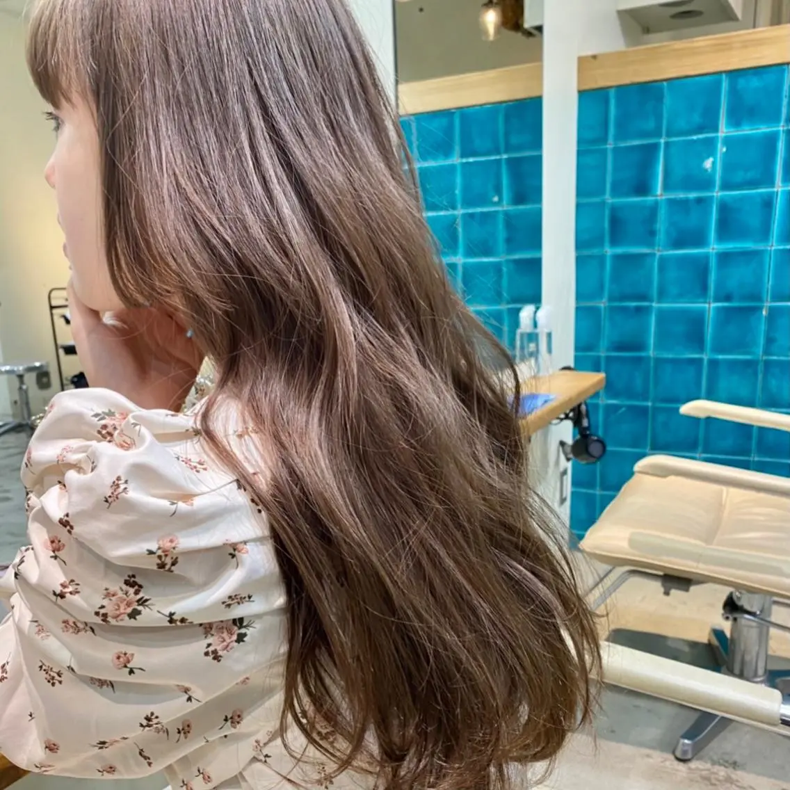 ロング カラー ベージュカラー ミルクティーベージュ ヘアカラー トリートメント パーマ美容師 hanaのヘアスタイル