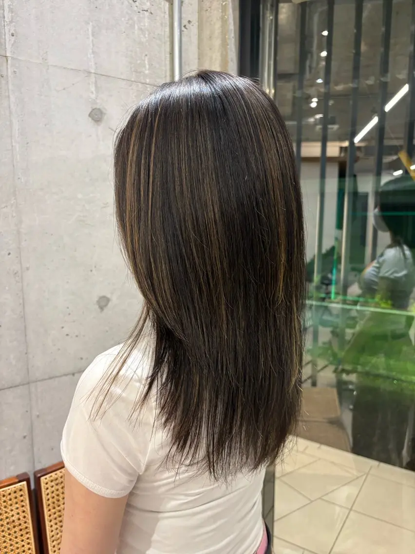 セミロング カラー ハイライトカラー 顔周りカット ハイライト Watanabe Maiのヘアスタイル