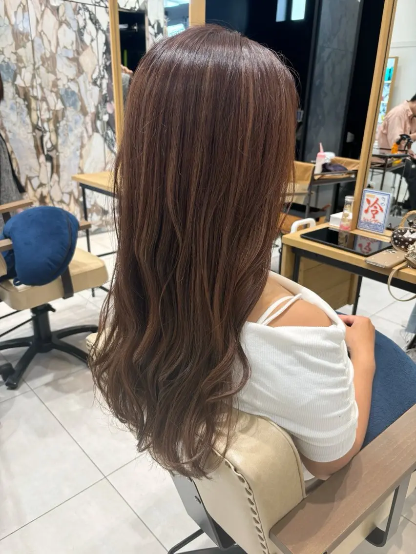 ロング 前田 葵のヘアスタイル