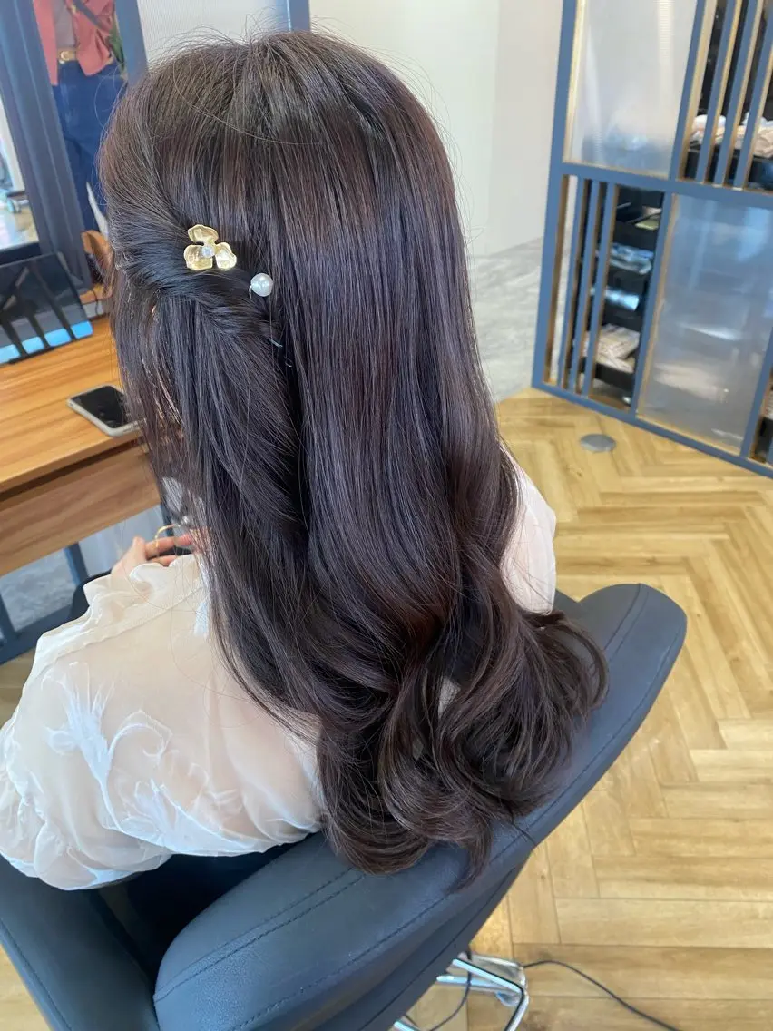 ロング ヘアアレンジ AYANO ／レイヤー／オリーブのヘアスタイル