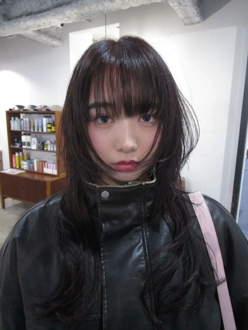 ロング カラー レッドカラー 顔まわりレイヤー 顔周りカット レイヤーカット カット ヘアカラー トリートメント yu maのヘアスタイル