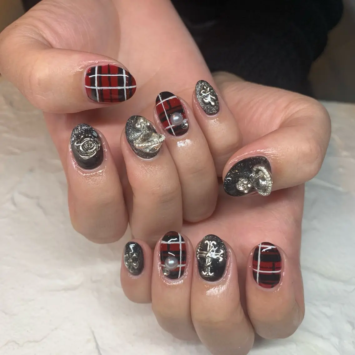 ネイル 赤色 スカルプネイル 冬ネイル happiness nailのネイルデザイン