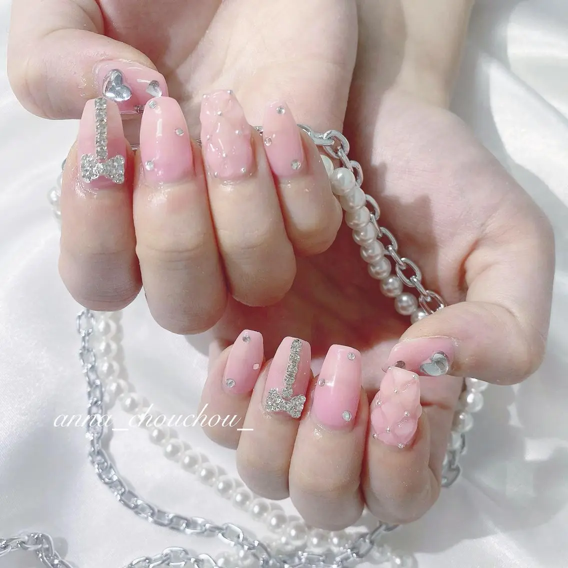 ネイル キラキラネイル シルバー Anna Sano⭐️のネイルデザイン