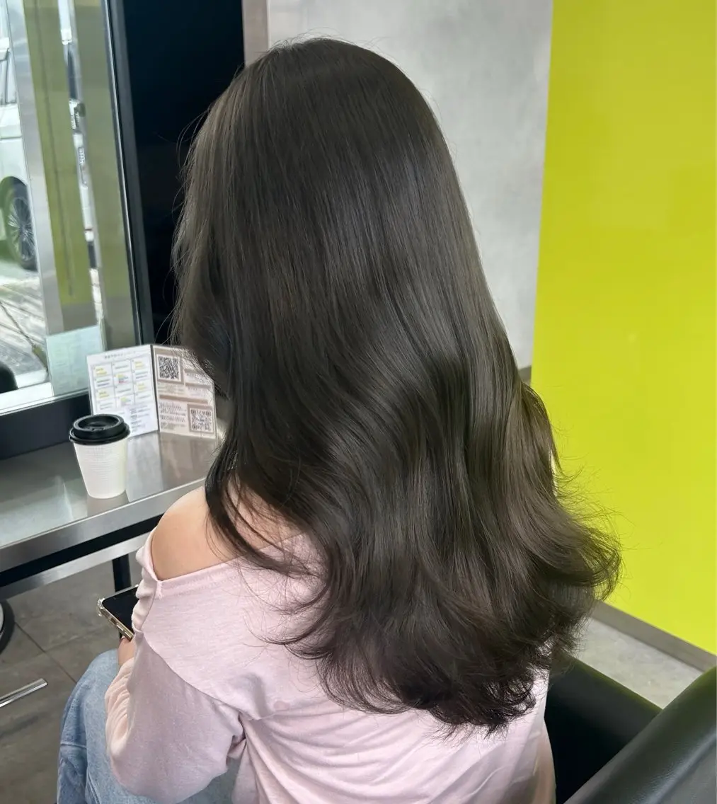 ロング カラー 透明感カラー グレージュ オリーブグレージュ オリーブグレー 髪質改善 菊池 梨麻のヘアスタイル