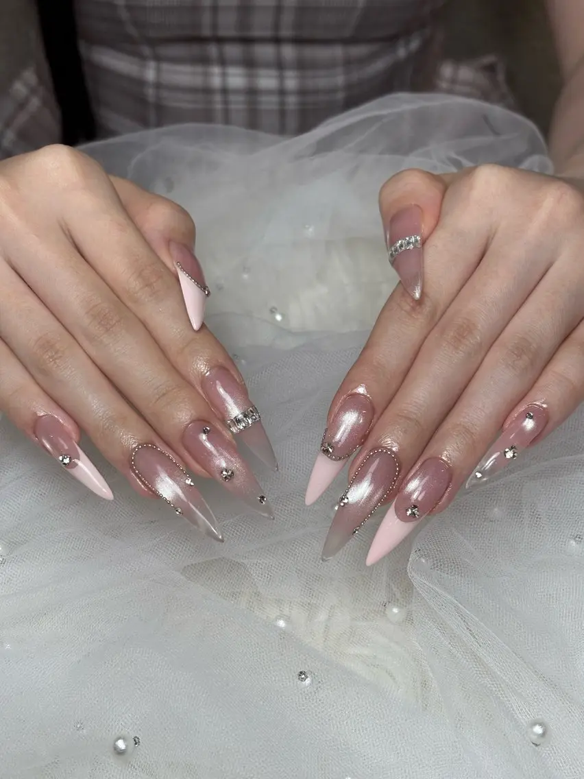 ネイル チークネイル ドット フレンチネイル グラデーション ハート ハンドネイル Julli NailStudioのネイルデザイン