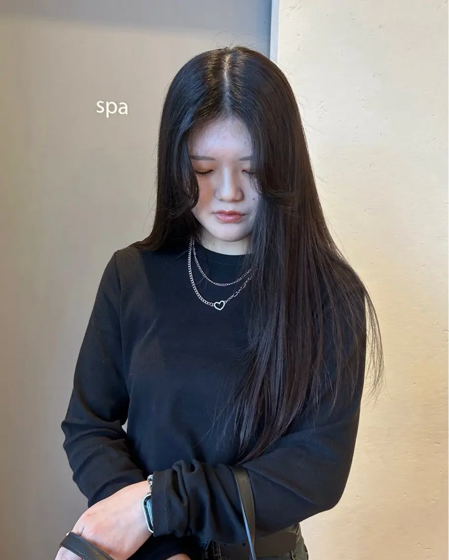 ロング カラー 透明感カラー 石田 菜月のヘアスタイル